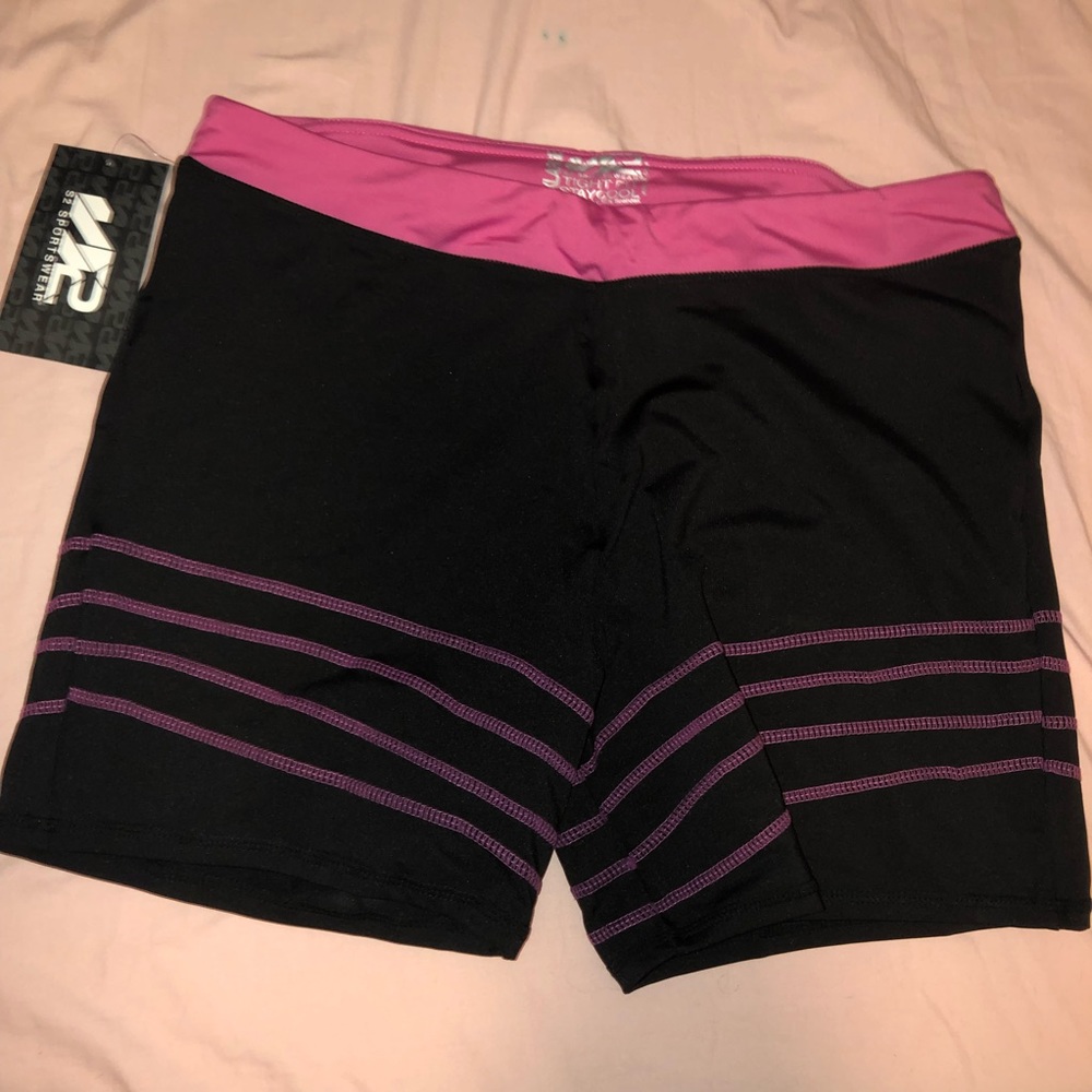 Athletic wear shorts